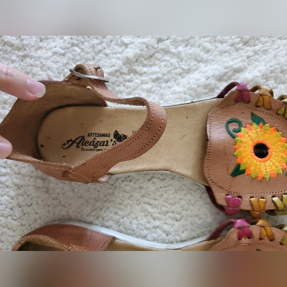 Alcazars Artesanias Floral Embroidered Leather Sandals - Picture 11 of 14